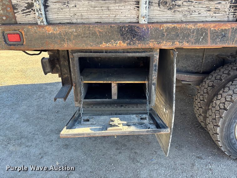 image for item DK0019 2007 Chevrolet C4500 flatbed truck