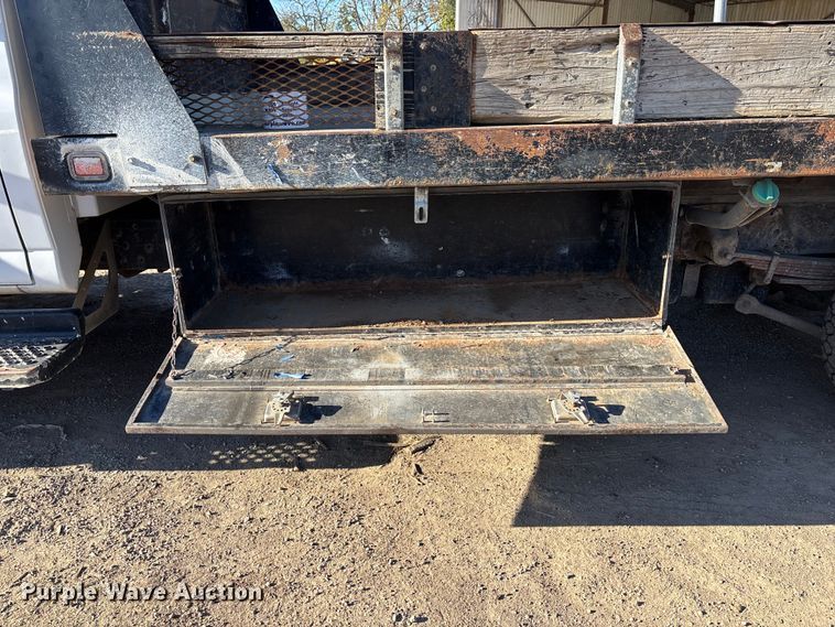 image for item DK0019 2007 Chevrolet C4500 flatbed truck