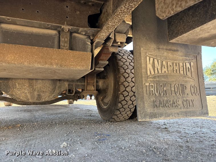 image for item DK0019 2007 Chevrolet C4500 flatbed truck