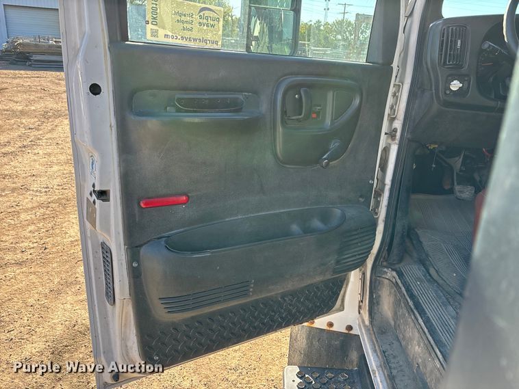 image for item DK0019 2007 Chevrolet C4500 flatbed truck