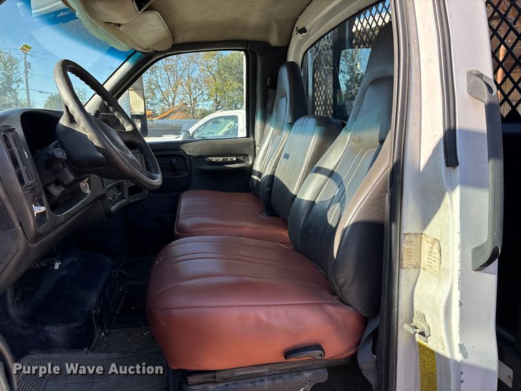 image for item DK0019 2007 Chevrolet C4500 flatbed truck