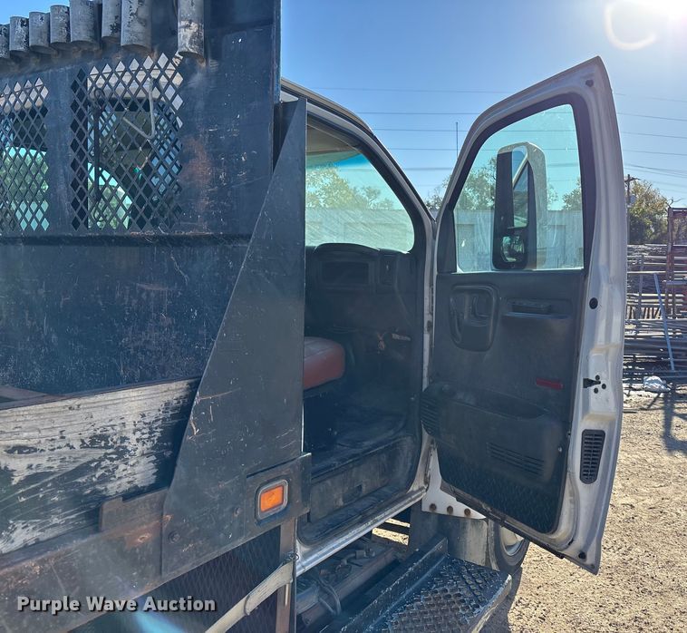 image for item DK0019 2007 Chevrolet C4500 flatbed truck