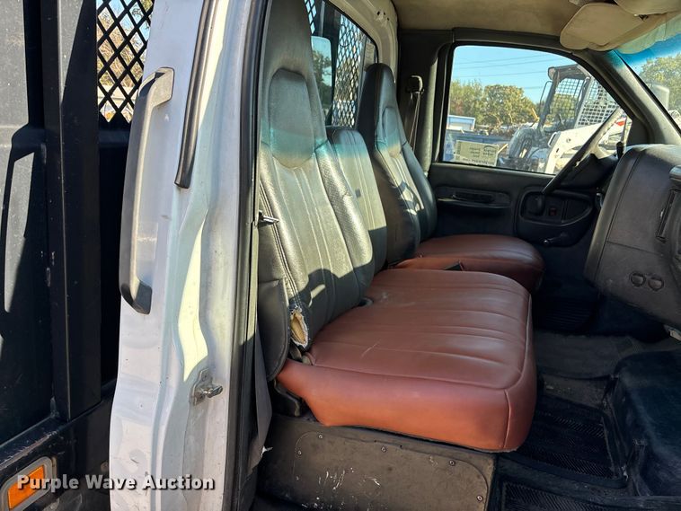 image for item DK0019 2007 Chevrolet C4500 flatbed truck