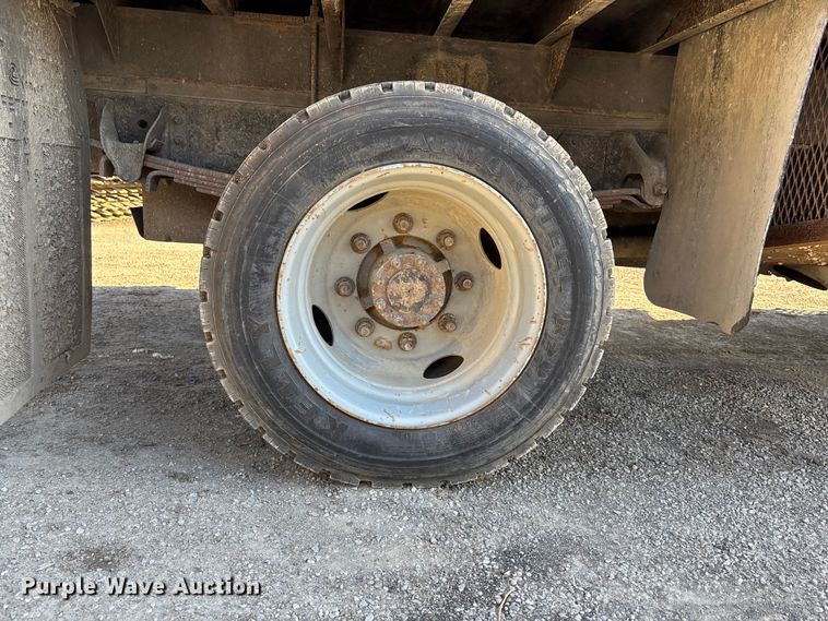 image for item DK0019 2007 Chevrolet C4500 flatbed truck