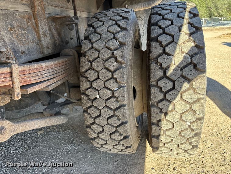 image for item DK0019 2007 Chevrolet C4500 flatbed truck