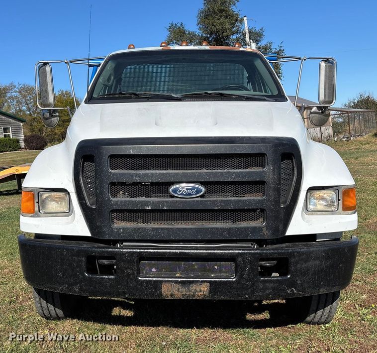 image for item DK0039 2004 Ford F650 flatbed truck