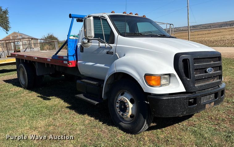 image for item DK0039 2004 Ford F650 flatbed truck