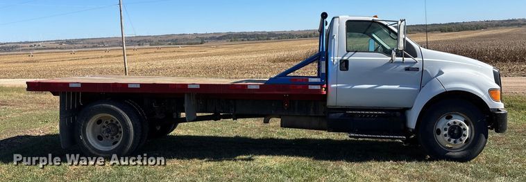 image for item DK0039 2004 Ford F650 flatbed truck