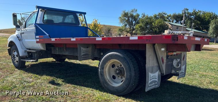 image for item DK0039 2004 Ford F650 flatbed truck