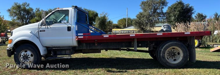image for item DK0039 2004 Ford F650 flatbed truck