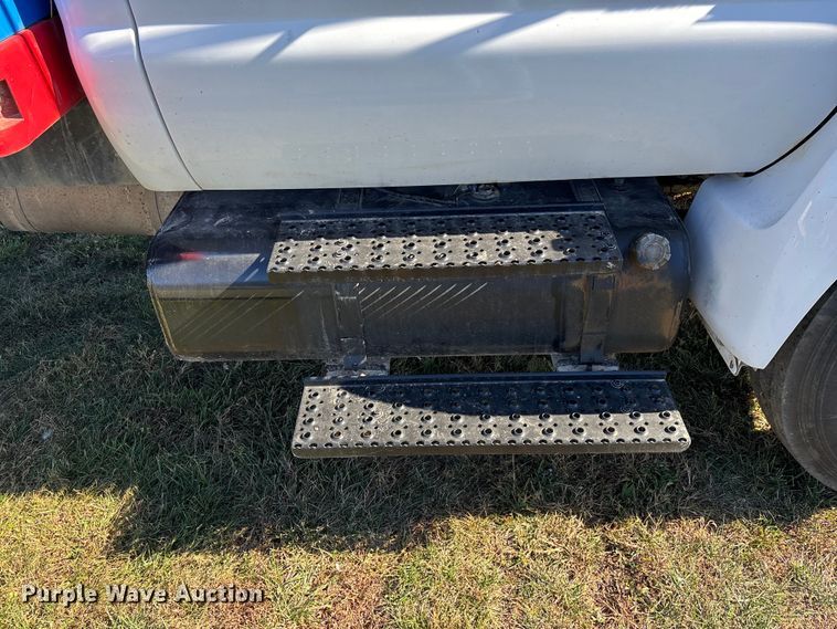 image for item DK0039 2004 Ford F650 flatbed truck