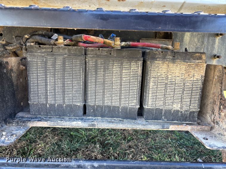 image for item DK0039 2004 Ford F650 flatbed truck