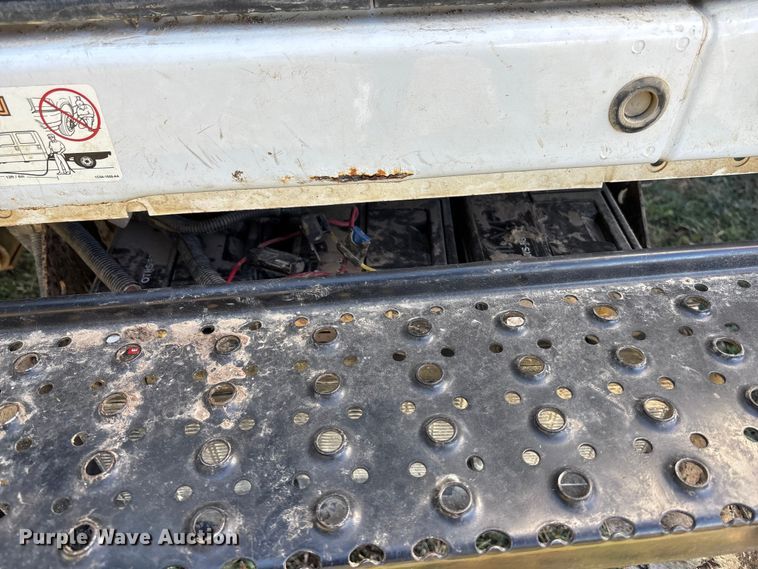 image for item DK0039 2004 Ford F650 flatbed truck