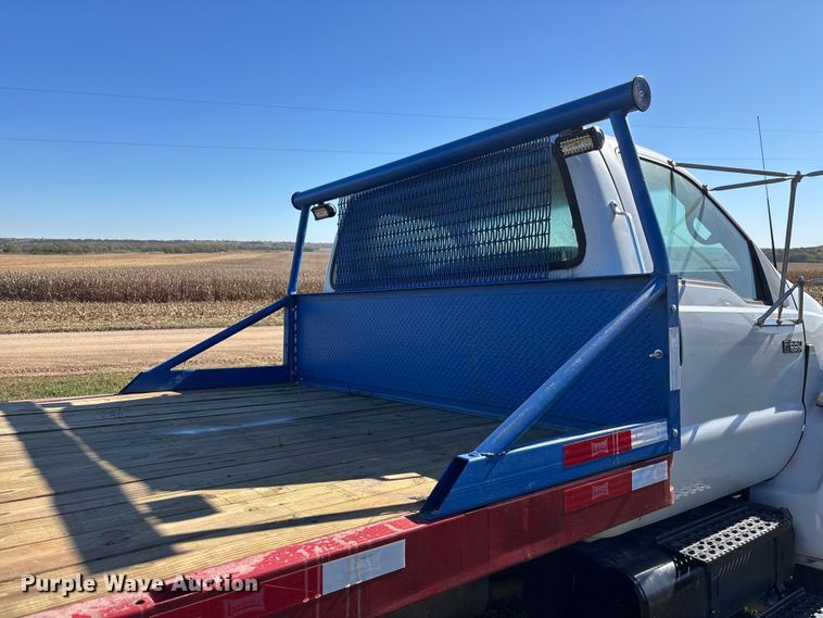 image for item DK0039 2004 Ford F650 flatbed truck