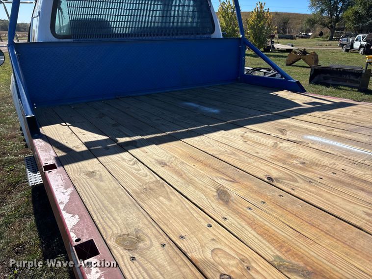 image for item DK0039 2004 Ford F650 flatbed truck