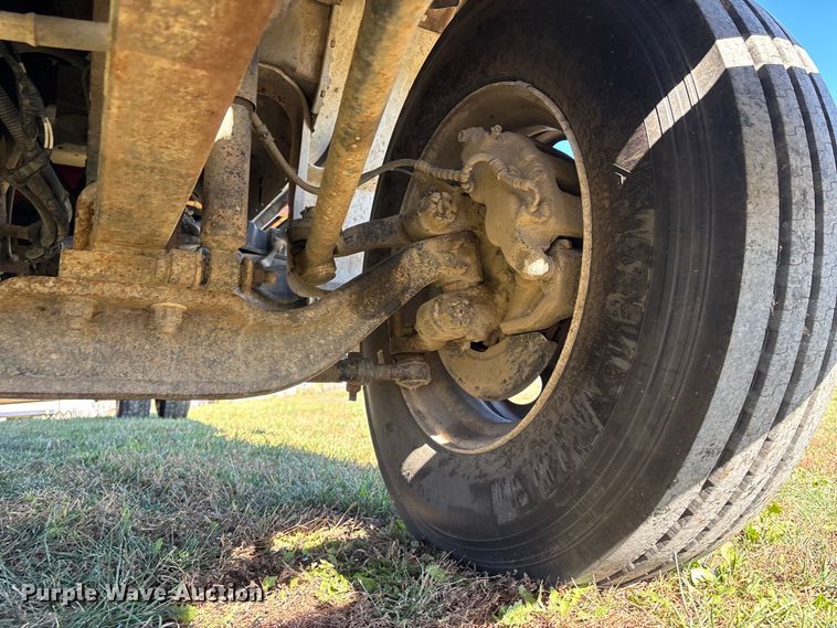 image for item DK0039 2004 Ford F650 flatbed truck