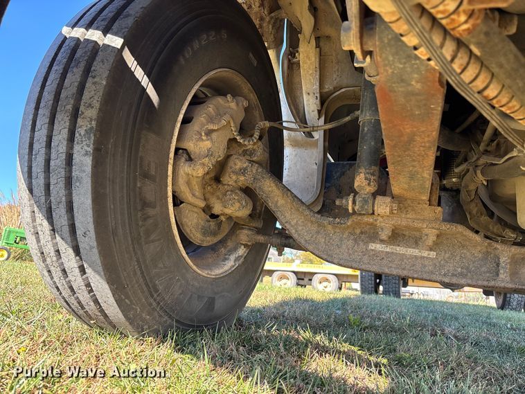 image for item DK0039 2004 Ford F650 flatbed truck