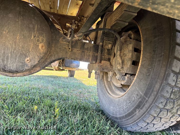 image for item DK0039 2004 Ford F650 flatbed truck