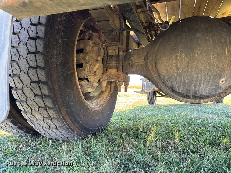 image for item DK0039 2004 Ford F650 flatbed truck