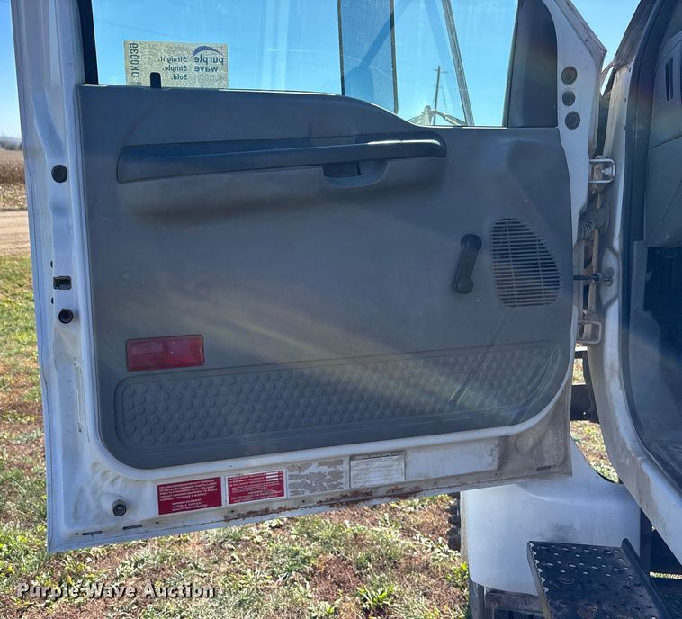 image for item DK0039 2004 Ford F650 flatbed truck