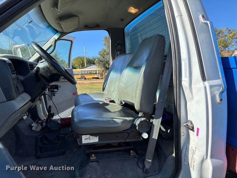 image for item DK0039 2004 Ford F650 flatbed truck