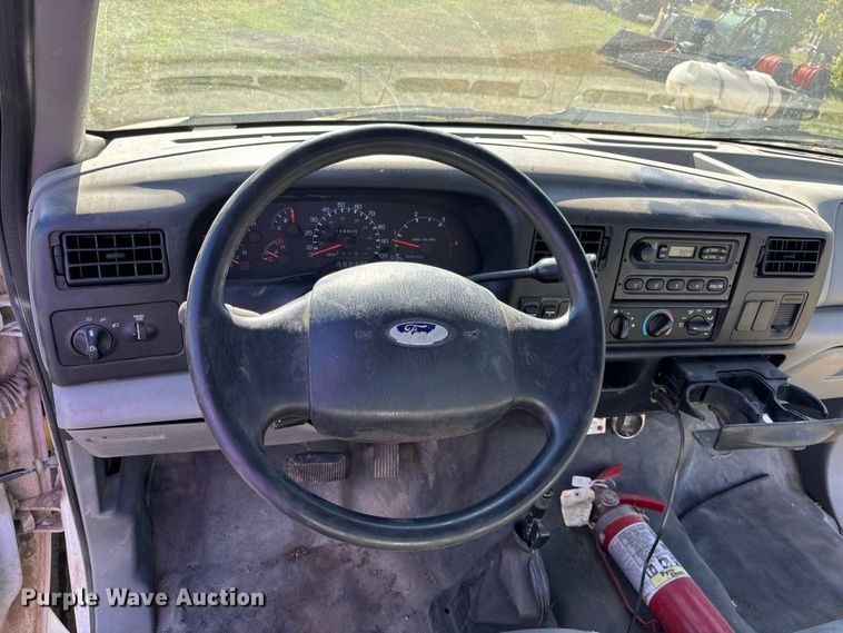 image for item DK0039 2004 Ford F650 flatbed truck