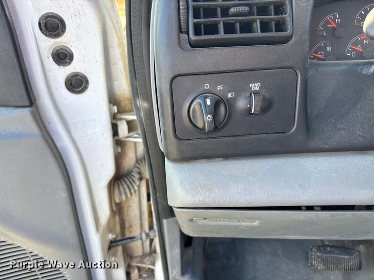 image for item DK0039 2004 Ford F650 flatbed truck