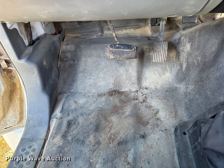 image for item DK0039 2004 Ford F650 flatbed truck