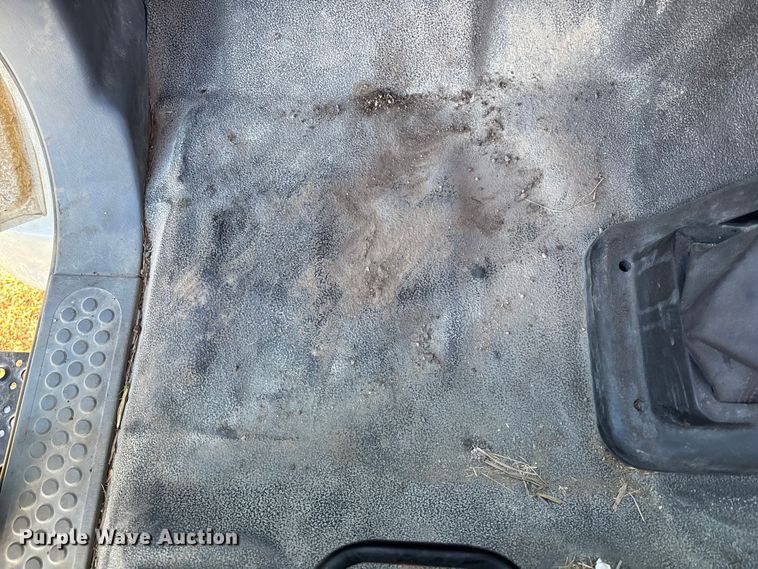 image for item DK0039 2004 Ford F650 flatbed truck