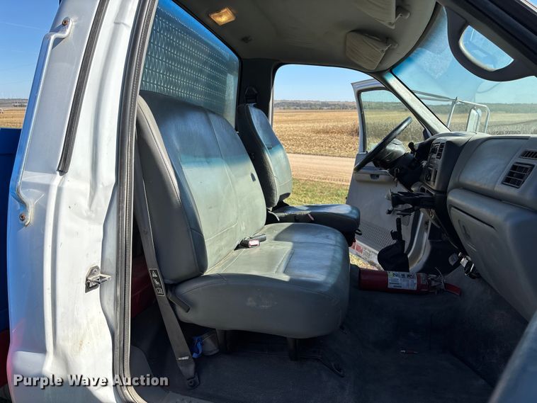 image for item DK0039 2004 Ford F650 flatbed truck