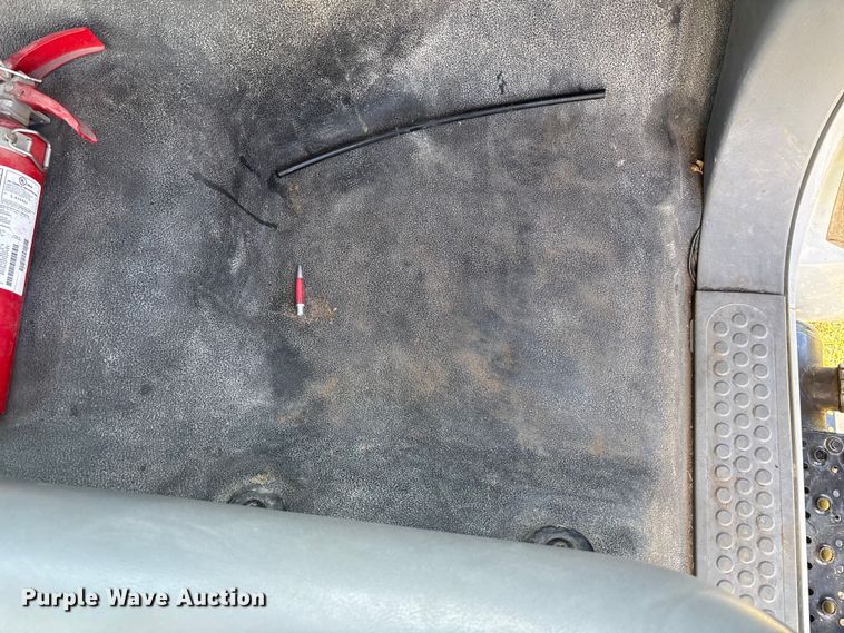 image for item DK0039 2004 Ford F650 flatbed truck