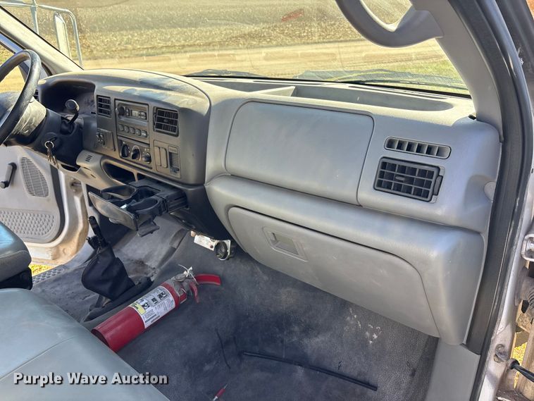 image for item DK0039 2004 Ford F650 flatbed truck