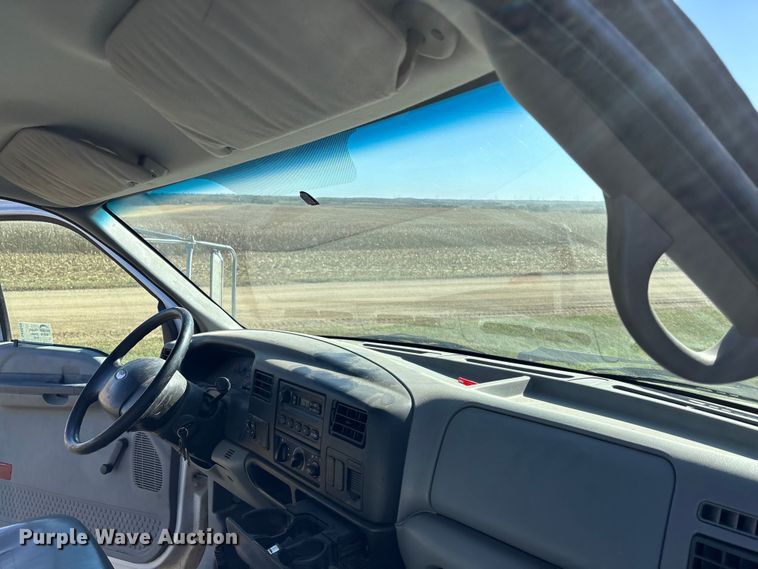 image for item DK0039 2004 Ford F650 flatbed truck