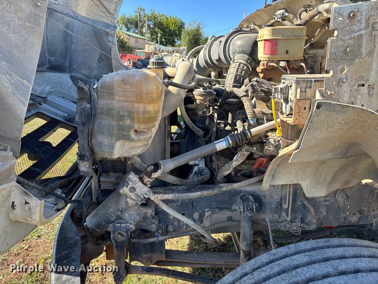 image for item DK0039 2004 Ford F650 flatbed truck