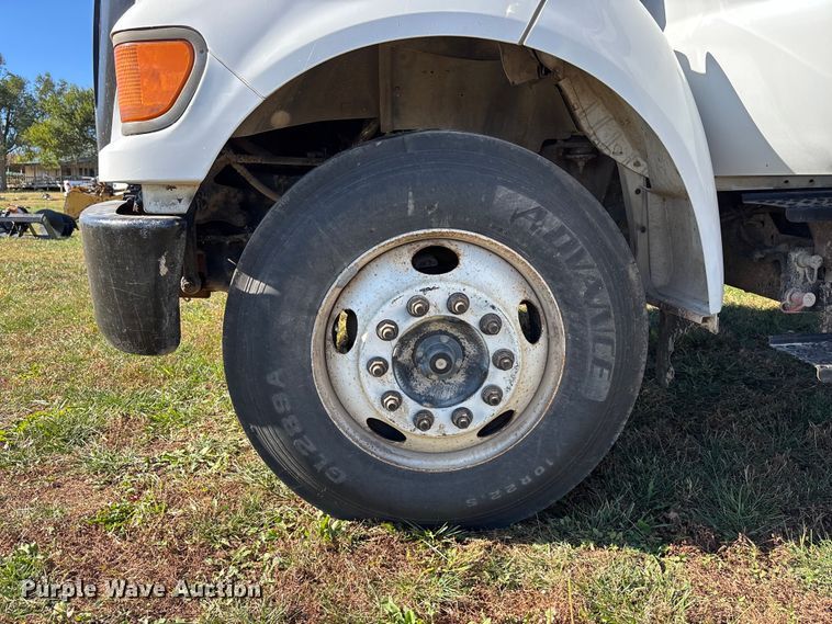 image for item DK0039 2004 Ford F650 flatbed truck