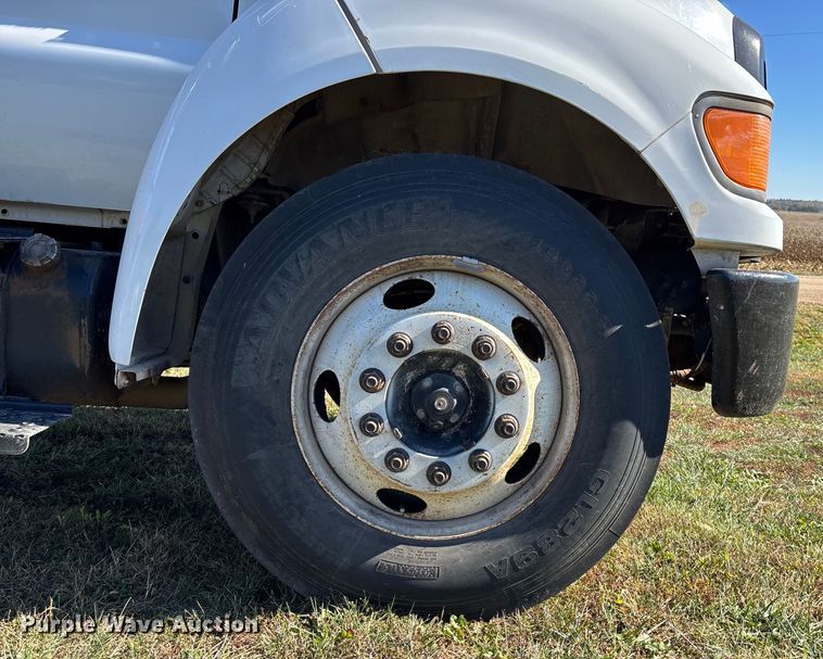 image for item DK0039 2004 Ford F650 flatbed truck