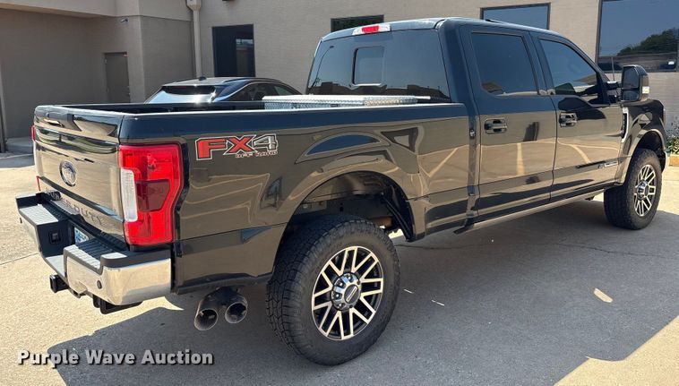 image for item DO1205 2018 Ford F250 Super Duty Crew Cab pickup truck