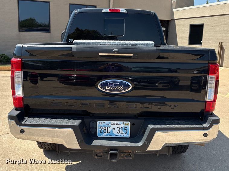 image for item DO1205 2018 Ford F250 Super Duty Crew Cab pickup truck