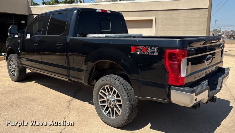 image for item DO1205 2018 Ford F250 Super Duty Crew Cab pickup truck