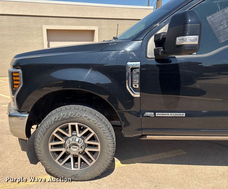 image for item DO1205 2018 Ford F250 Super Duty Crew Cab pickup truck