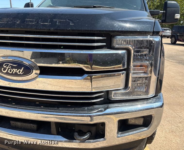 image for item DO1205 2018 Ford F250 Super Duty Crew Cab pickup truck