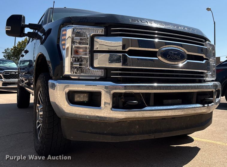 image for item DO1205 2018 Ford F250 Super Duty Crew Cab pickup truck