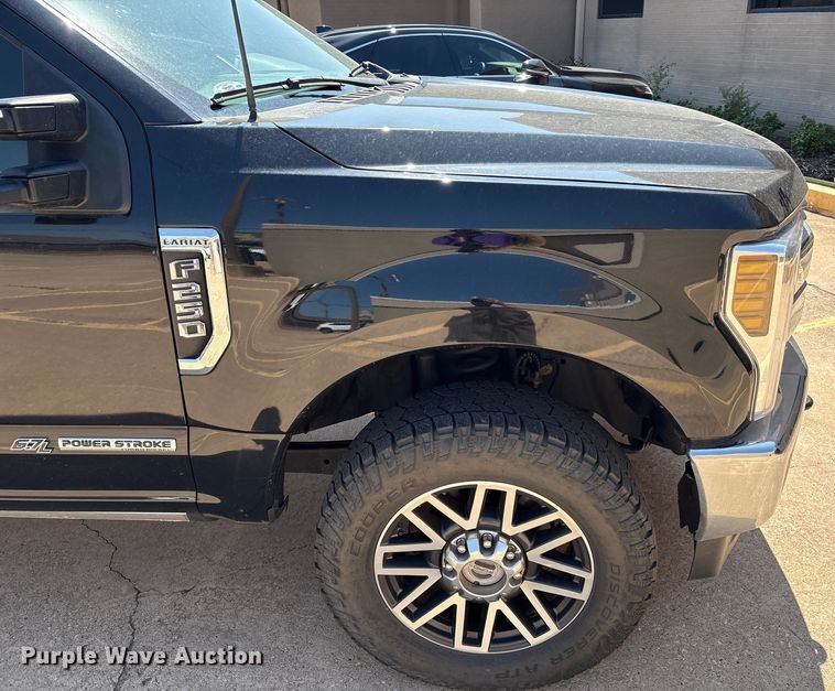 image for item DO1205 2018 Ford F250 Super Duty Crew Cab pickup truck