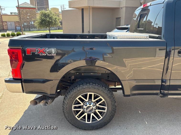 image for item DO1205 2018 Ford F250 Super Duty Crew Cab pickup truck