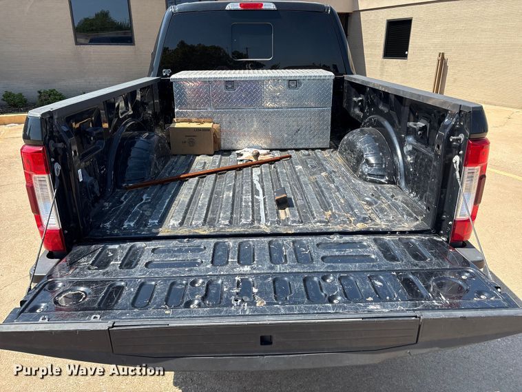 image for item DO1205 2018 Ford F250 Super Duty Crew Cab pickup truck