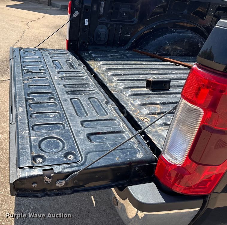 image for item DO1205 2018 Ford F250 Super Duty Crew Cab pickup truck