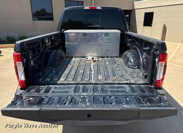 image for item DO1205 2018 Ford F250 Super Duty Crew Cab pickup truck