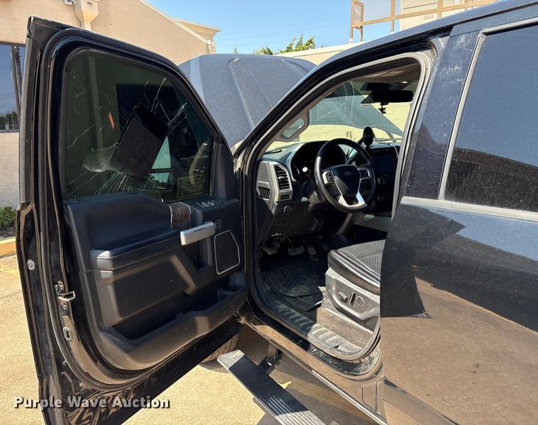 image for item DO1205 2018 Ford F250 Super Duty Crew Cab pickup truck