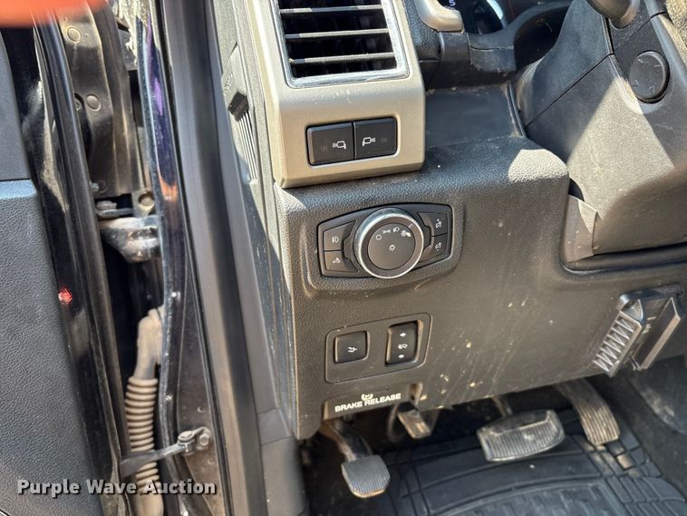 image for item DO1205 2018 Ford F250 Super Duty Crew Cab pickup truck