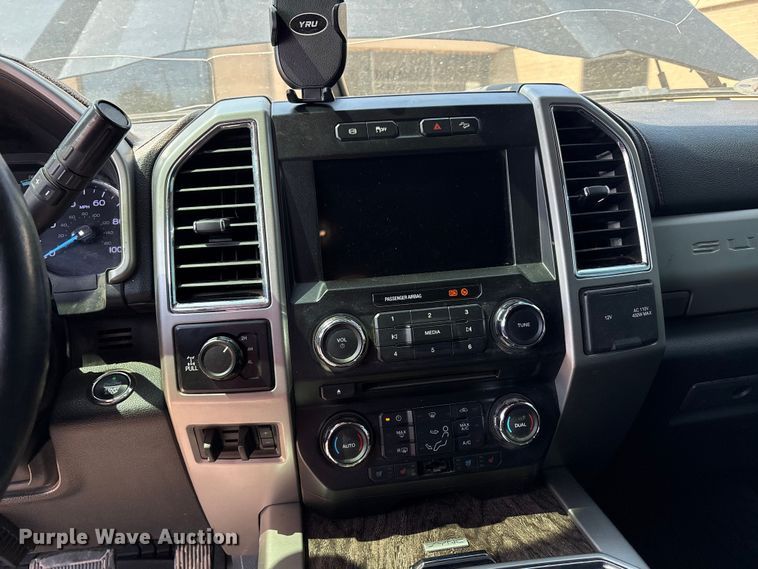 image for item DO1205 2018 Ford F250 Super Duty Crew Cab pickup truck